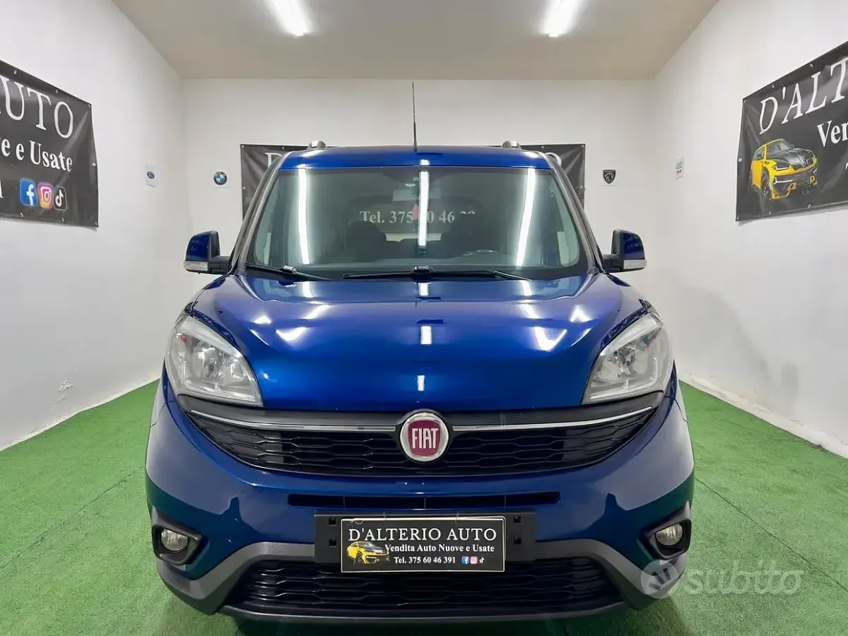 Käytetty Fiat Doblò Lounge 135 HP (99 kW) 2015 Sininen Tila-auto