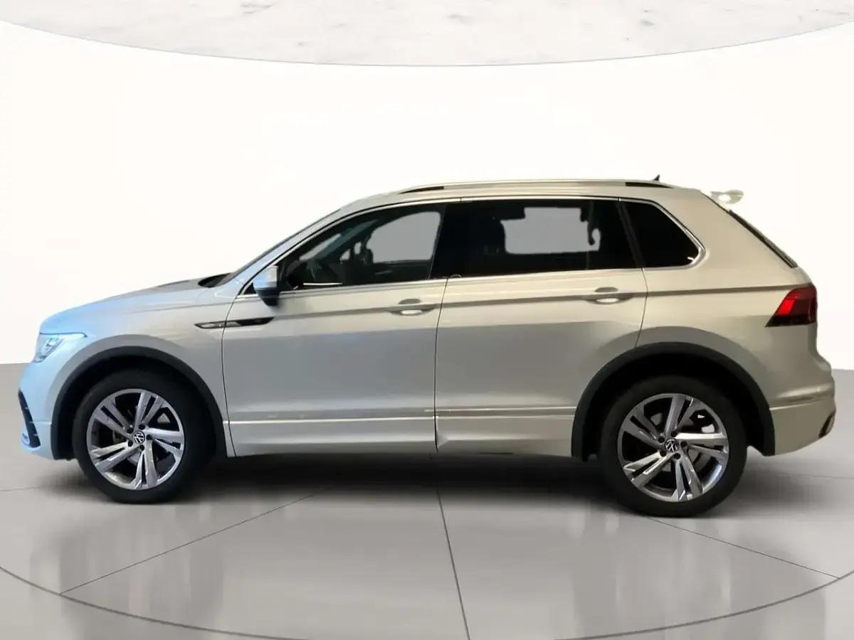 Usata VW Tiguan R-line 150 CV (110 kW) 2022 Reflex silver metallizzato SUV