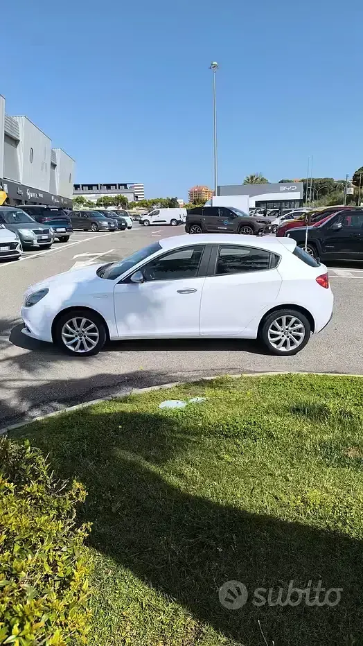 Usata Alfa Romeo Giulietta Super 120 CV (88 kW) 2019 Bianco Utilitaria