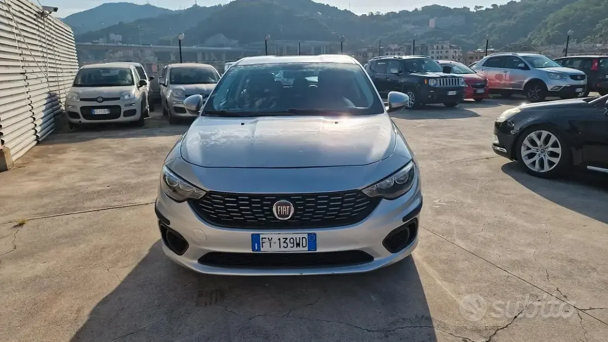 Usata Fiat Tipo Lounge 120 CV (88 kW) 2019 Argento Berlina