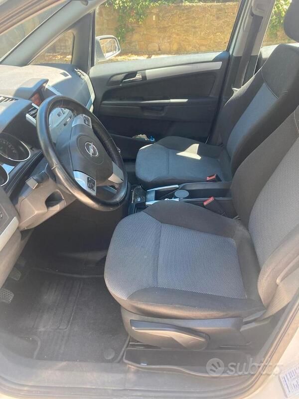 Usata Opel Zafira 101 CV (74 kW) 2009 Bianco Monovolume