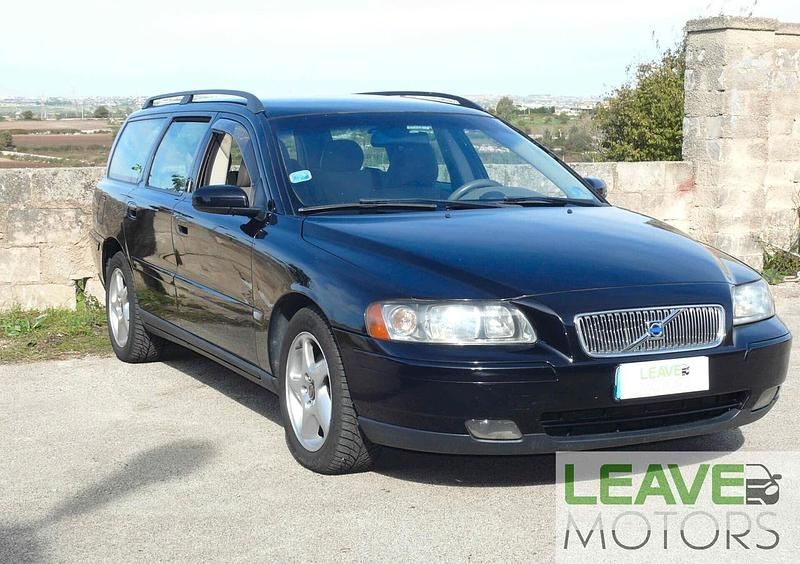 Usata Volvo V70 Momentum 163 CV (119 kW) 2005 Nero Station wagon