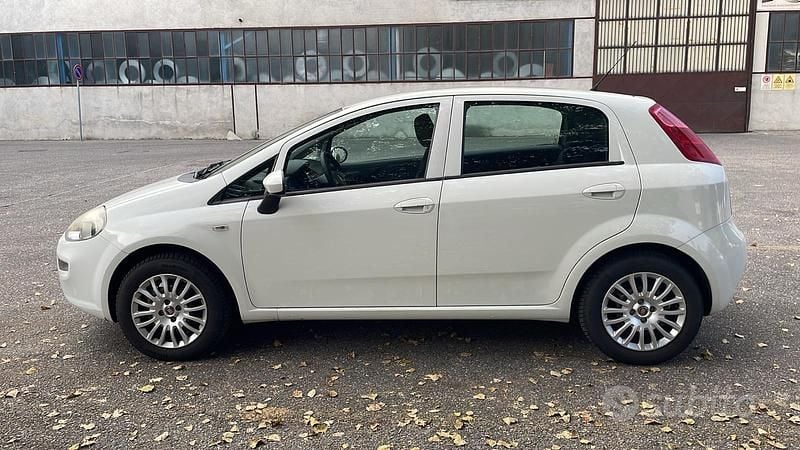 Usata Fiat Grande Punto 65 CV (47 kW) 2015 Bianco Utilitaria