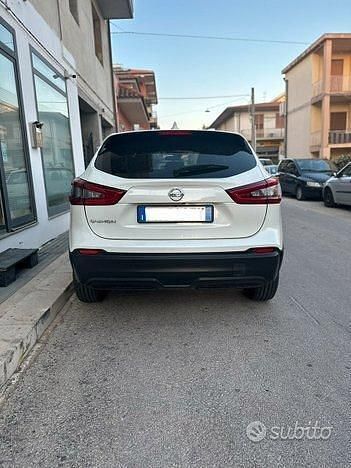 Usado Nissan Qashqai 115 HP (84 kW) 2018 Branco SUV