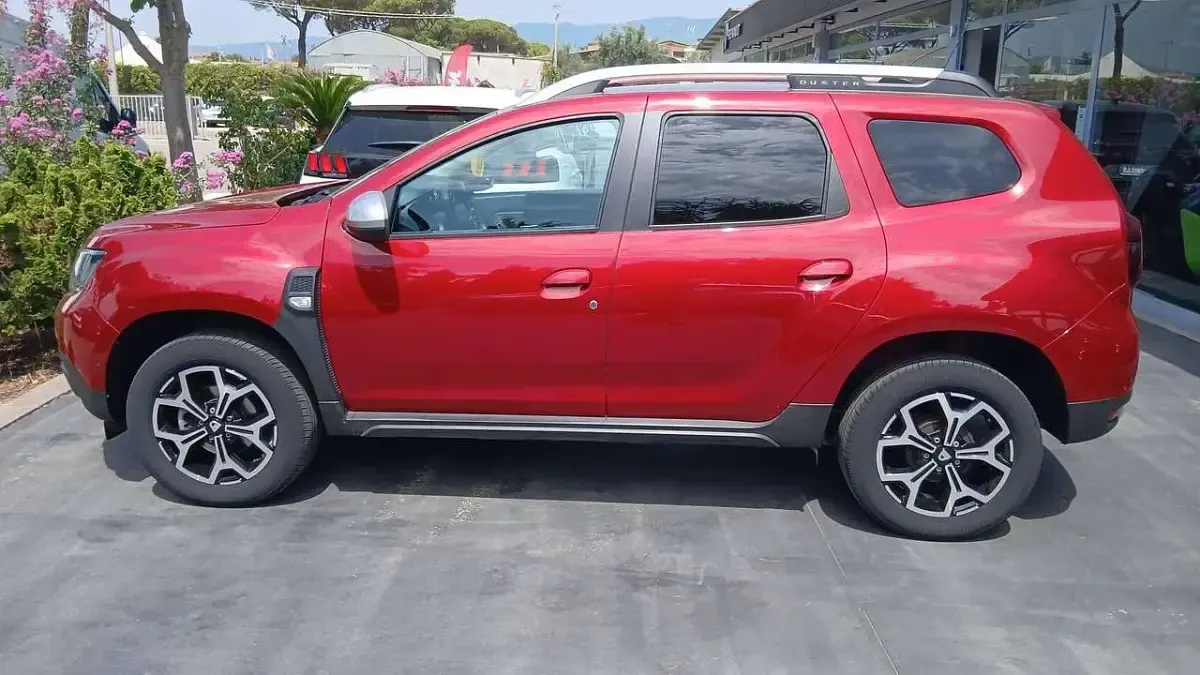 Usata Dacia Duster Prestige 101 CV (74 kW) 2021 Rosso fusion SUV