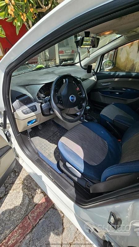 Usata Fiat Grande Punto 120 CV (88 kW) 2006 Bianco Utilitaria