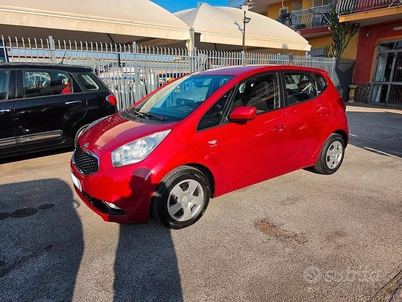 Begagnad Kia Venga 90 HK (66 kW) 2017 Röd Halvkombi