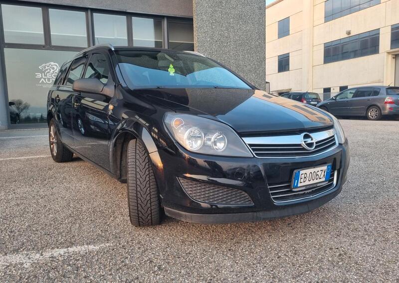 Usato 2010 Opel Astra 1.7 Diesel 110 CV (1.999 €)