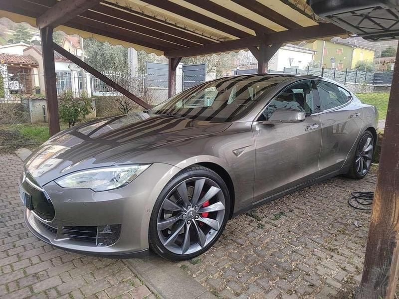 Usata 2015 Tesla Model S Utilitaria | 23.500 € - Immagine 1/4