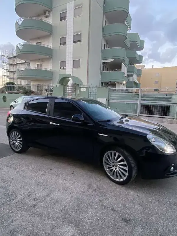Usata Alfa Romeo Giulietta Distinctive 105 CV (77 kW) 2015 Nero Utilitaria