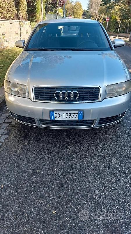 Begagnad Audi A4 Ambiente 131 HK (96 kW) 2003 Grå Sedan