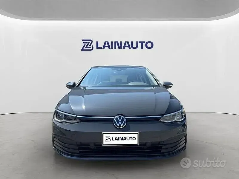 Usata VW Golf VIII Life 116 CV (85 kW) 2022 Grigio Berlina