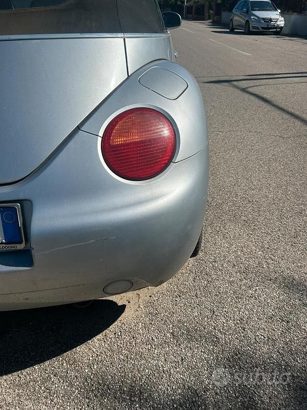 Usata VW Beetle Cabriolet 102 CV (75 kW) 2006 Grigio Cabrio