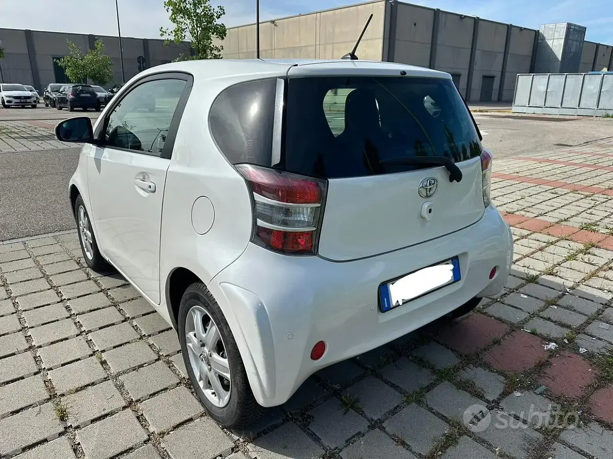 Usata Toyota iQ 68 CV (50 kW) 2010 Utilitaria