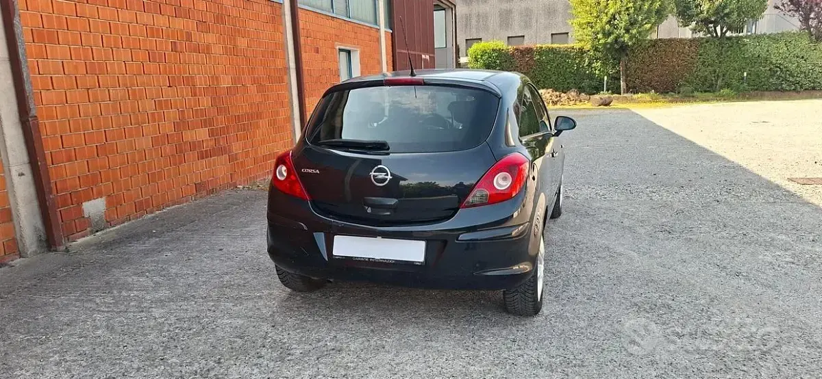 Usata Opel Corsa 85 CV (62 kW) 2013 Nero Utilitaria