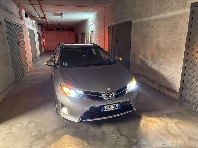 Usata Toyota Auris Active 90 CV (66 kW) 2013 Grigio Station wagon
