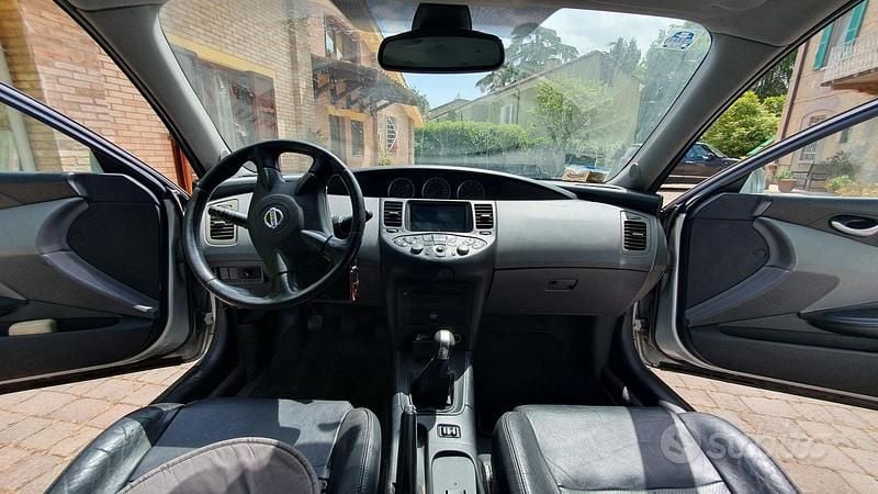 Usata Nissan Primera Tekna 116 CV (85 kW) 2004 Grigio Berlina