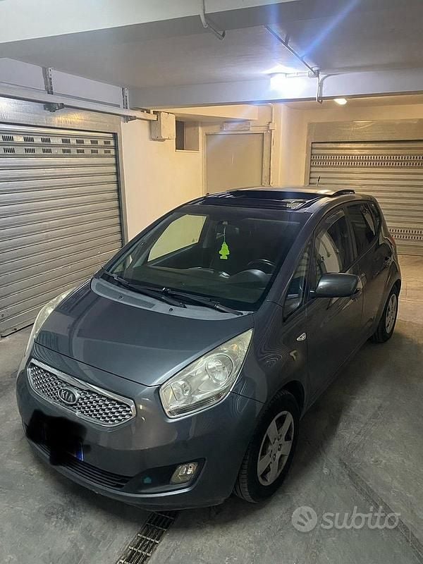 Usata Kia Venga 90 CV (66 kW) 2011 Grigio Utilitaria
