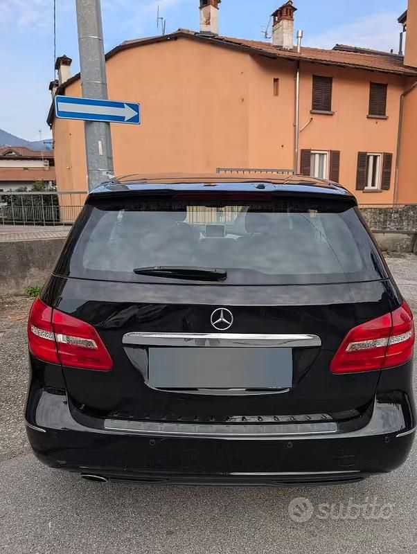 Usata Mercedes B200 136 CV (100 kW) 2012 Nero Utilitaria