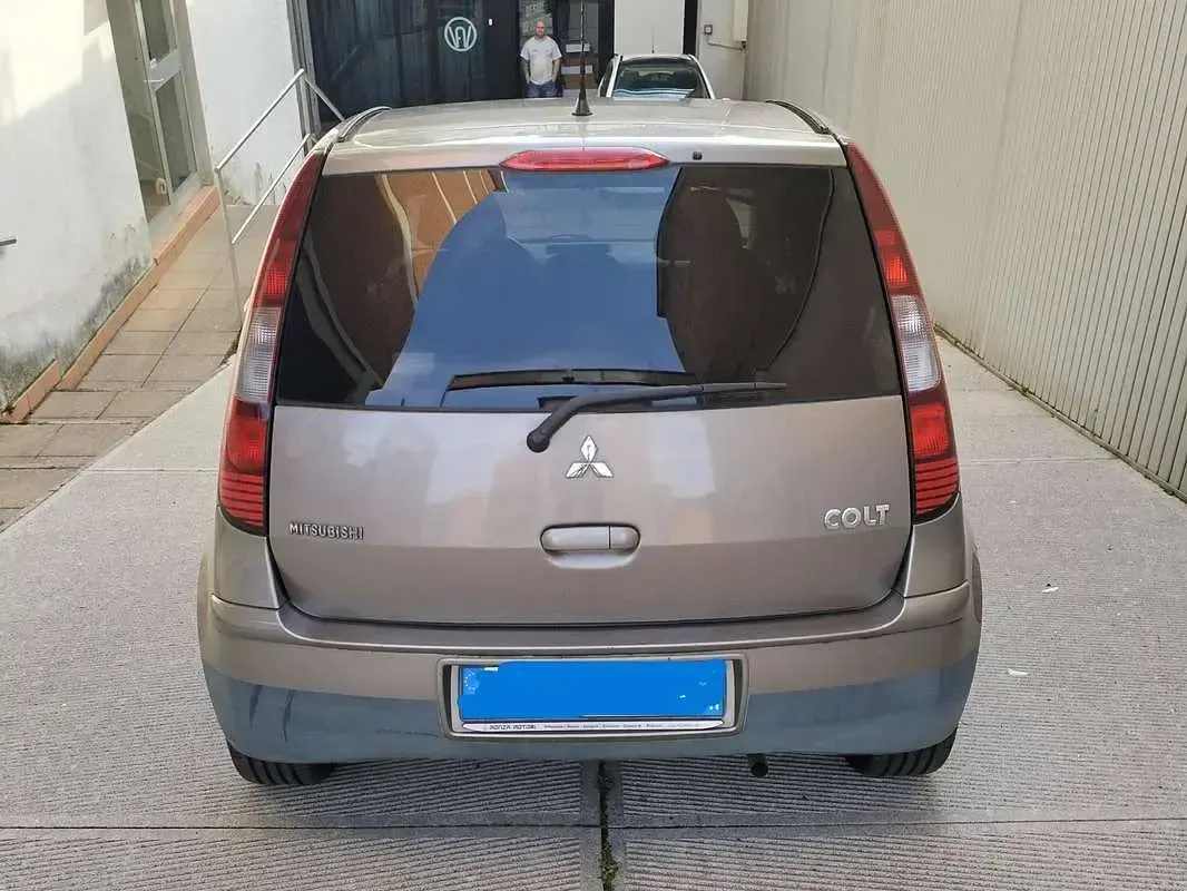 Usata Mitsubishi Colt 75 CV (55 kW) 2008 Grigio Berlina