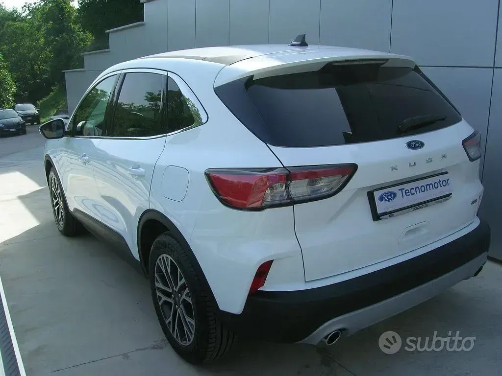 Usata Ford Kuga Titanium 224 CV (164 kW) 2020 Frozen white SUV