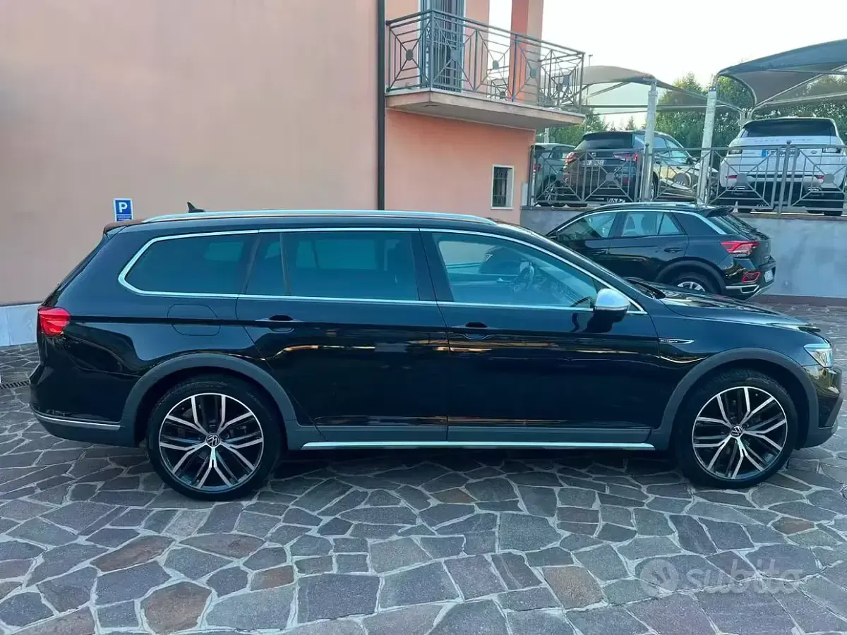 Usata VW Passat Alltrack 200 CV (147 kW) 2023 Nero Station wagon
