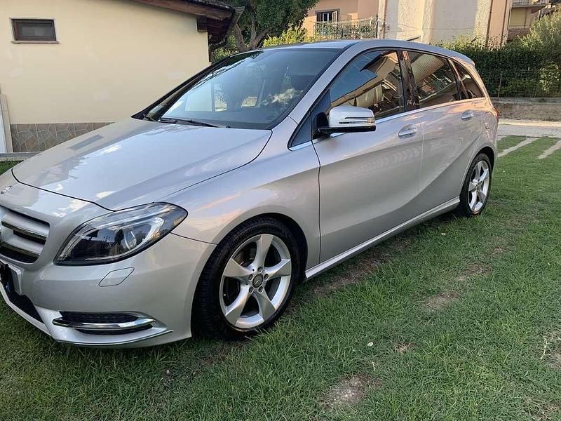 Usata 2013 Mercedes B180 Premium Monovolume | 13.300 € (Molto cara) - Immagine 1/4