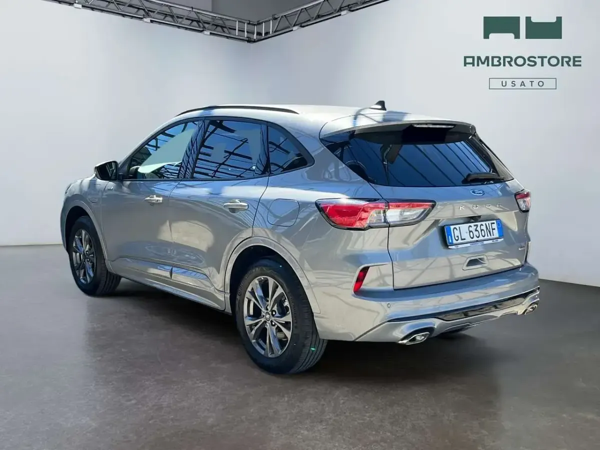 Usata Ford Kuga ST-Line X 152 CV (111 kW) 2022 Solar silver SUV