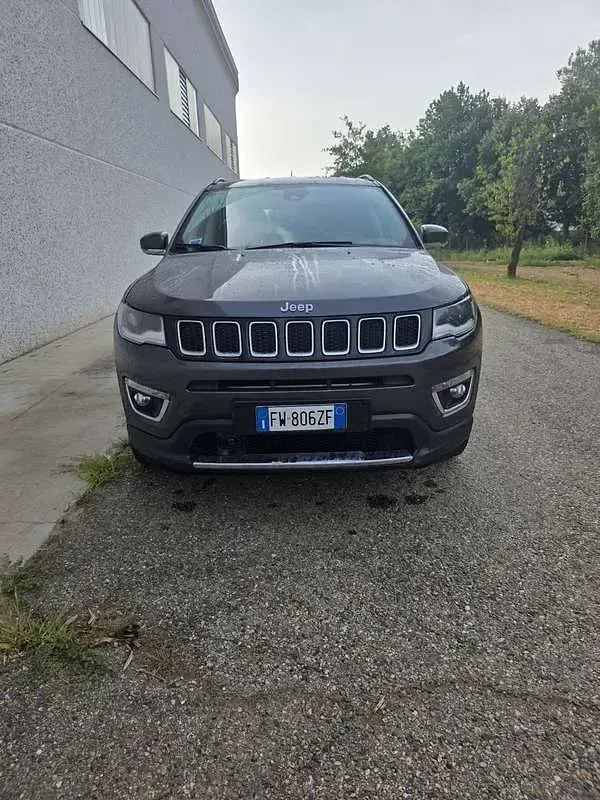 Usata Jeep Compass Limited 170 CV (125 kW) 2019 Grigio SUV
