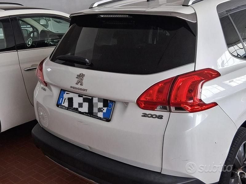 Usata Peugeot 2008 Allure 120 CV (88 kW) 2016 Bianco SUV