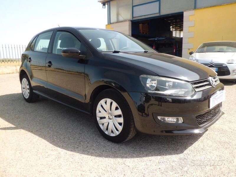 Begagnad VW Polo Highline 90 HK (66 kW) 2010 Grå Sedan