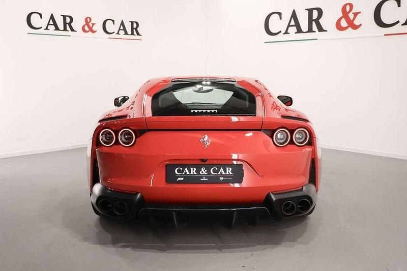 Usata Ferrari 812 795 CV (584 kW) 2019 Rosso Coupé
