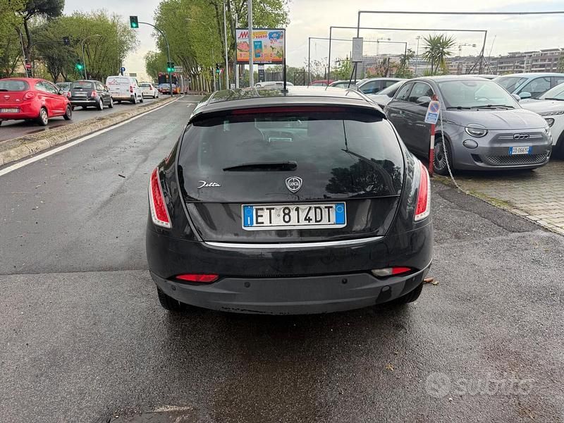 Usata Lancia Delta Gold 105 CV (77 kW) 2013 Nero Utilitaria