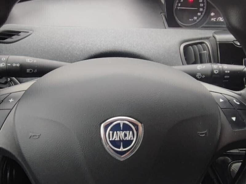 Usata Lancia Ypsilon Gold 69 CV (50 kW) 2021 Bianco Utilitaria