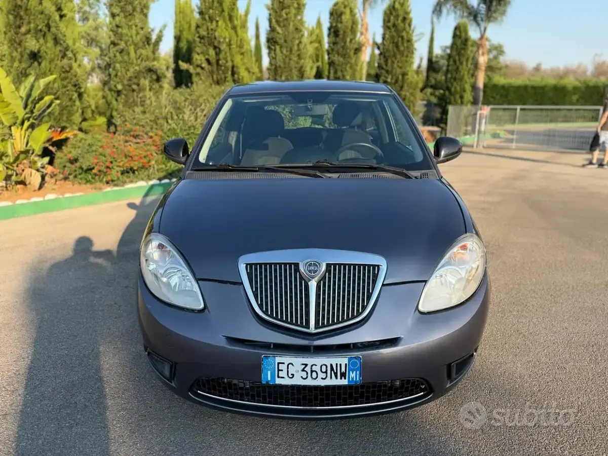 Usata Lancia Ypsilon 69 CV (50 kW) 2011 Grigio Utilitaria