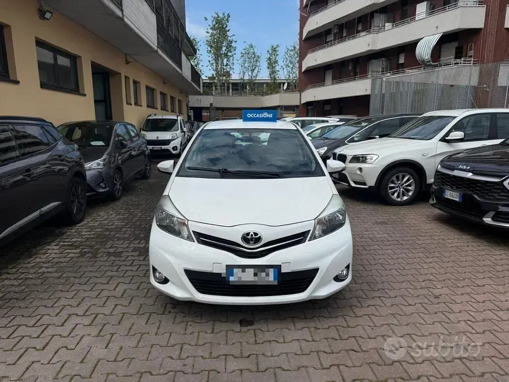 Occasion Toyota Yaris Lounge 99 ch (72 kW) 2014 Blanc Citadine