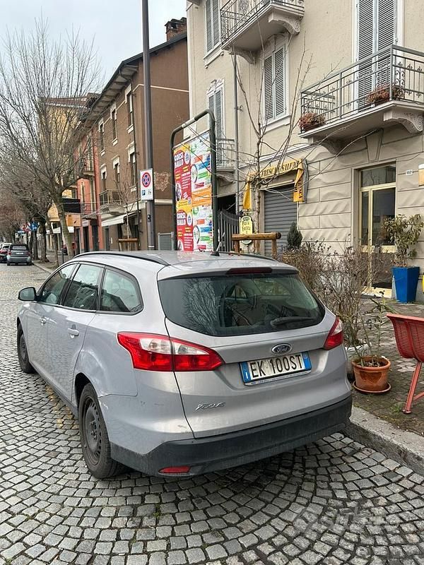 Usata Ford Focus 116 CV (85 kW) 2010 Grigio Station wagon