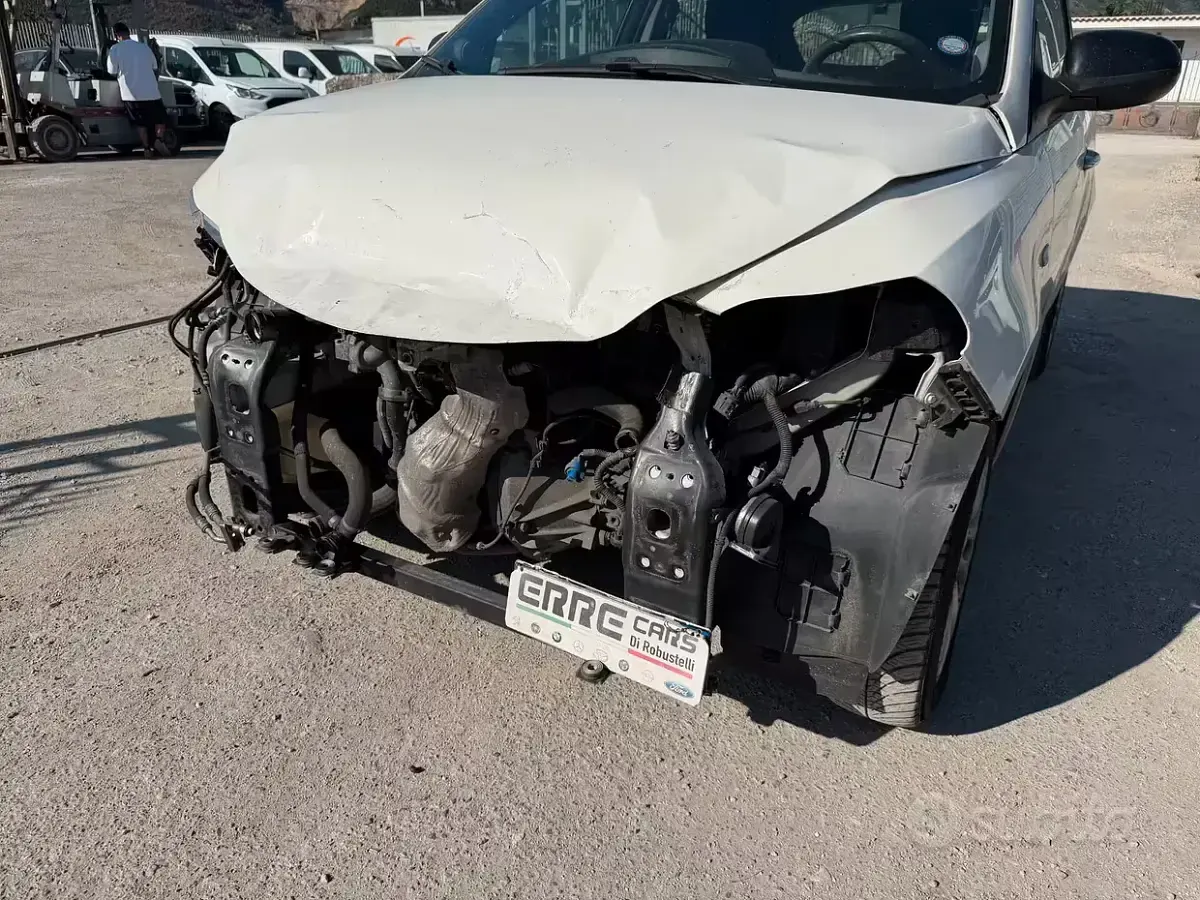 Usata Lancia Ypsilon 85 CV (62 kW) 2014 Grigio Utilitaria