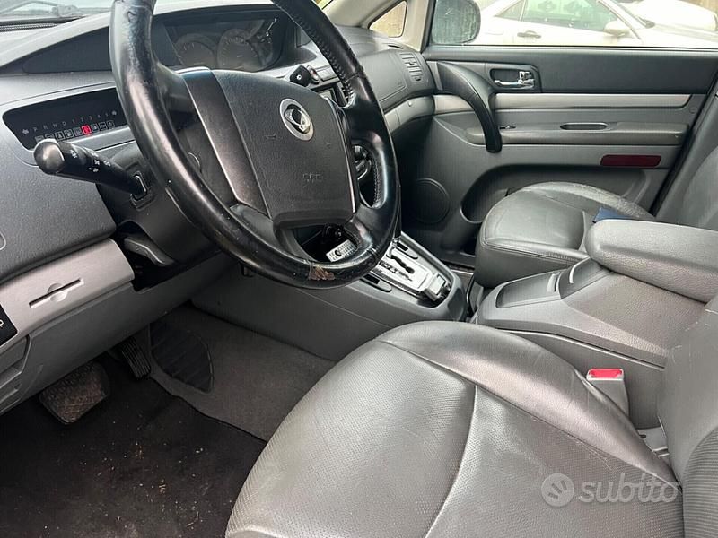 Usata SsangYong Rodius 165 CV (121 kW) 2007 Nero Monovolume