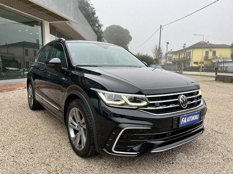 Usata VW Tiguan R-line 150 CV (110 kW) 2022 Nero SUV