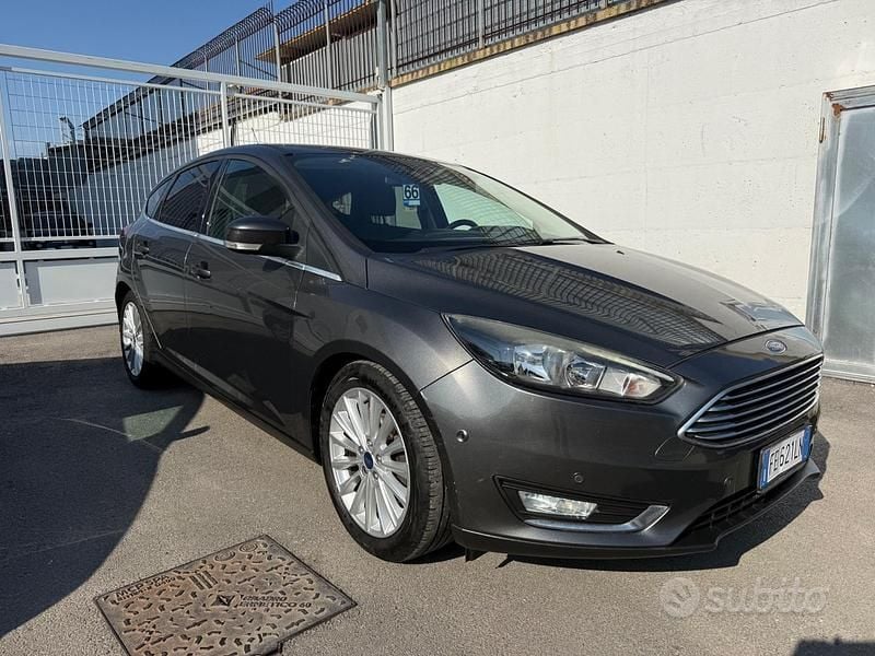 Usata Ford Focus Titanium 125 CV (91 kW) 2016 Grigio Berlina
