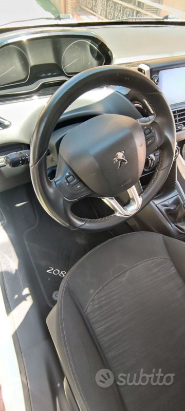 Usata Peugeot 208 92 CV (67 kW) 2017 Bianco Utilitaria