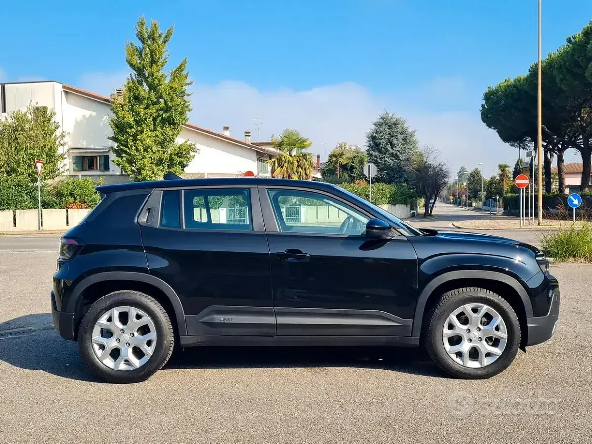 Usado Jeep Avenger Altitude 101 CV (74 kW) 2024 Negro SUV