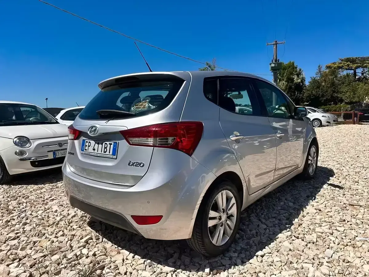 Usata Hyundai ix20 Comfort 90 CV (66 kW) 2012 Grigio Utilitaria