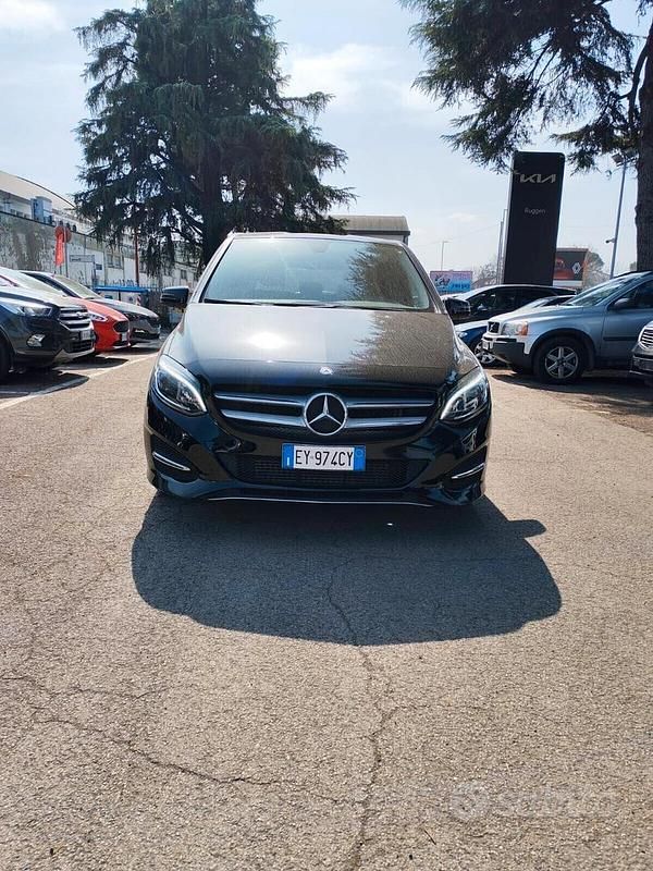 Usata Mercedes B180 Premium 109 CV (80 kW) 2015 Nero Monovolume