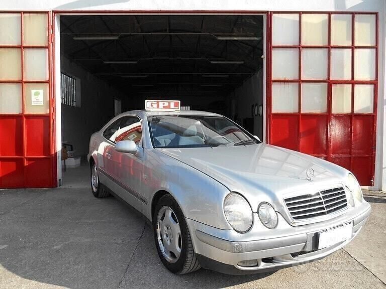 Usata Mercedes CLK200 Elegance 192 CV (141 kW) 1999 Grigio Coupé