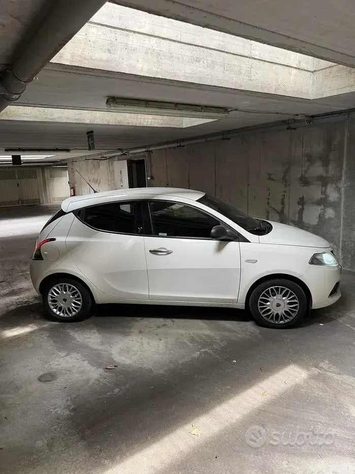 Usata Lancia Ypsilon 69 CV (50 kW) 2018 Bianco Utilitaria