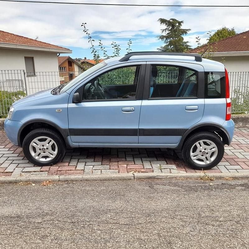 Usata Fiat Panda 4x4 69 CV (50 kW) 2008 Blu Utilitaria