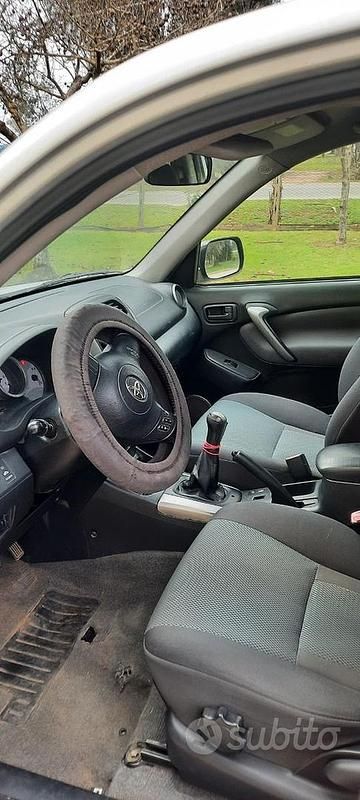 Usata Toyota RAV4 2004 Grigio Berlina