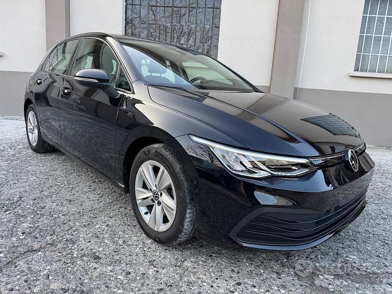 Usata VW Golf VII 115 CV (84 kW) 2021 Nero Utilitaria